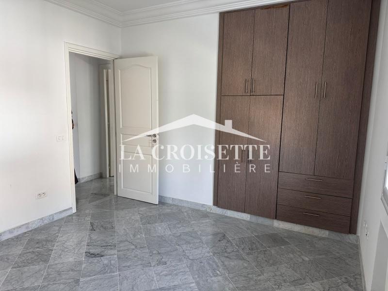 Etage de villa S+3 à La Marsa